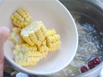 玉米山药大骨汤的做法步骤9