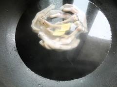 鸭掌焖香菇的做法图解2