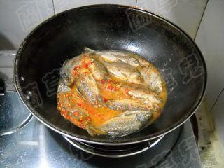 韩式辣白菜炖鲫鱼的做法步骤8
