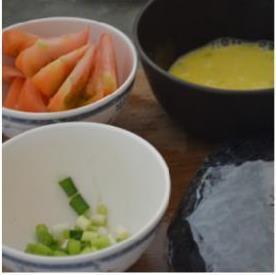 番茄紫菜蛋花汤的做法步骤1