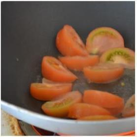 番茄紫菜蛋花汤的做法步骤2