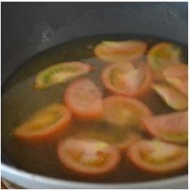 番茄紫菜蛋花汤的做法步骤3