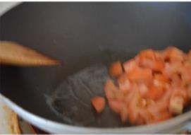 番茄煎蛋汤面的做法步骤2