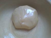 广式莲蓉蛋黄月饼的做法步骤6