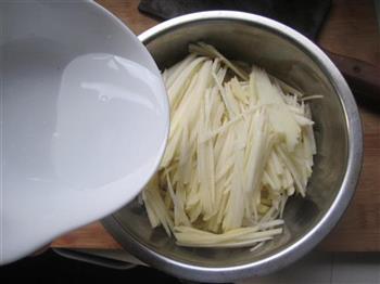蒸煎土豆的做法步骤3