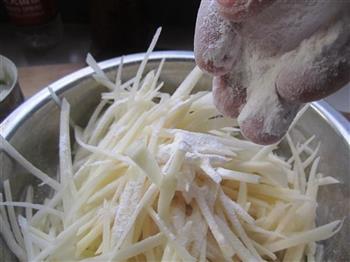 蒸煎土豆的做法步骤4