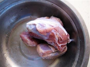 西洋参石斛腱肉清汤的做法步骤2