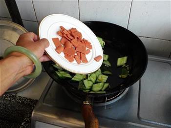 黄瓜炒火腿片的做法步骤5