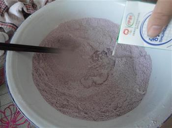 紫薯菊花卷的做法步骤3
