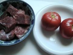 西红柿炖牛肉的做法步骤2