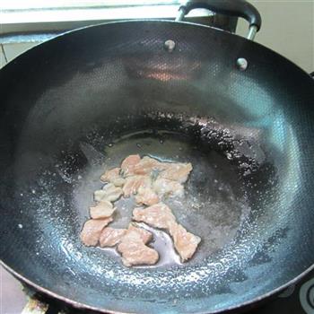 蛋皮姬菇肉片汤的做法步骤2