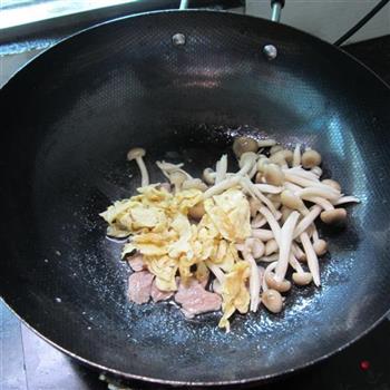 蛋皮姬菇肉片汤的做法图解3