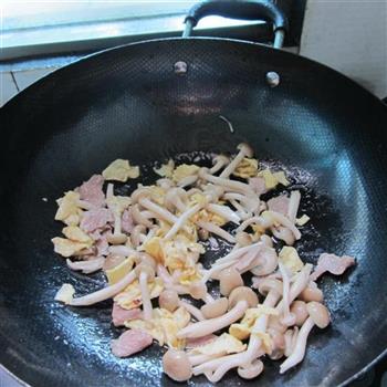 蛋皮姬菇肉片汤的做法步骤4