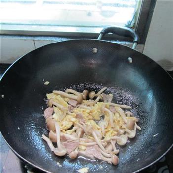 蛋皮姬菇肉片汤的做法步骤5