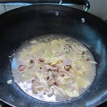 蛋皮姬菇肉片汤的做法图解7