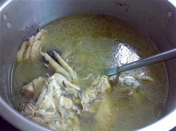 三豆花菇鸡汤的做法步骤5