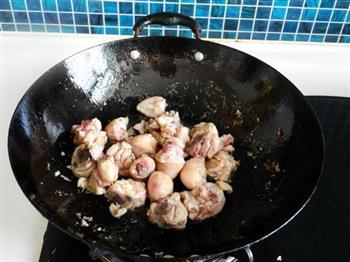 黄菇土豆烧鸡块的做法步骤6