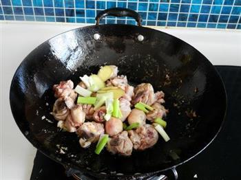 黄菇土豆烧鸡块的做法步骤7