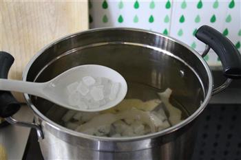冰糖雪梨水的做法步骤3