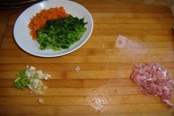 芹菜炒肉的做法步骤2
