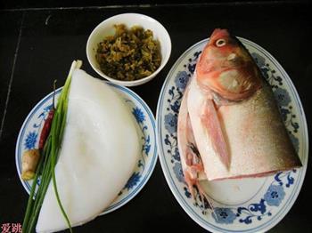 酸菜粉皮炖鲢鱼头的做法步骤1