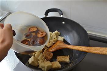 香菇烧烤麸的做法步骤7