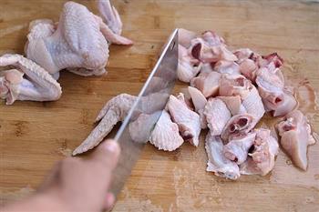 双菇炖鸡的做法步骤1