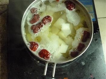 雪莲蜜梨红枣汤的做法步骤3