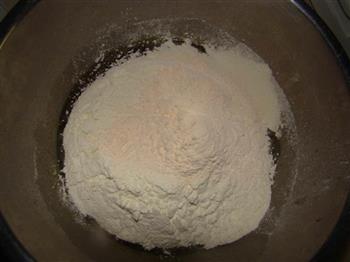 广式豆沙蛋黄月饼的做法步骤2