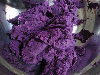 奶香紫玫瑰花卷的做法步骤3