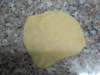 蛋黄白莲蓉月饼的做法步骤9
