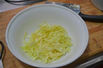 腐竹木耳拌包菜的做法步骤2