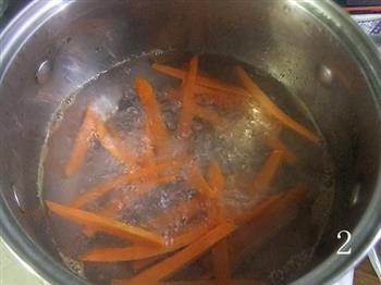 胡萝卜青椒炒海鲜菇的做法图解2
