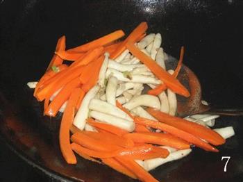 胡萝卜青椒炒海鲜菇的做法图解7