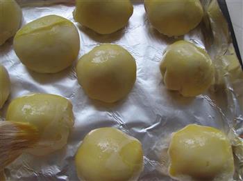 绿豆蛋黄酥的做法步骤16