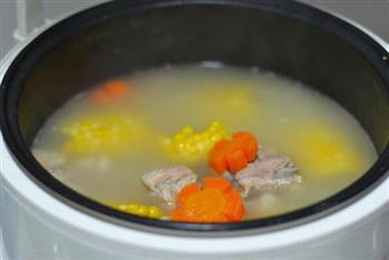 胡萝卜玉米排骨汤的做法图解8