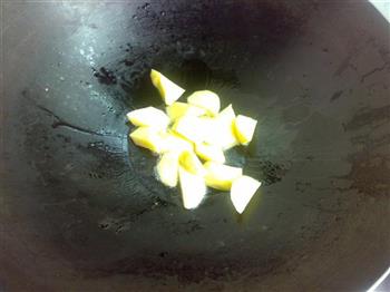 乳香土豆焖排骨的做法步骤3