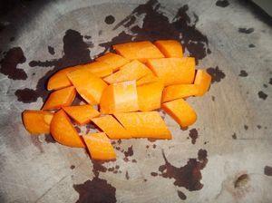 胡萝卜玉米渣粥的做法图解2