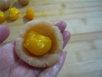 广式莲蓉蛋黄月饼的做法图解6