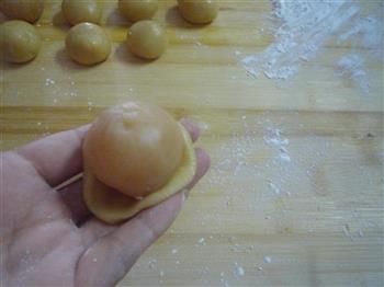 广式莲蓉蛋黄月饼的做法步骤9