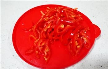 千张炒红椒的做法步骤2