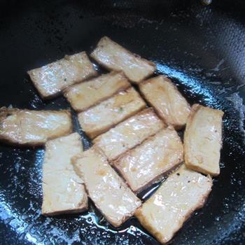 锅贴大块豆腐的做法图解3