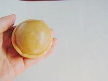 蛋黄莲蓉月饼的做法步骤13