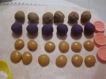 广式栗蓉紫薯月饼的做法步骤4