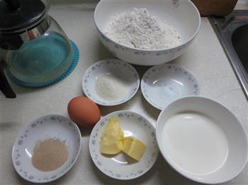 毛毛虫豆沙面包的做法步骤1
