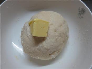 毛毛虫豆沙面包的做法步骤3