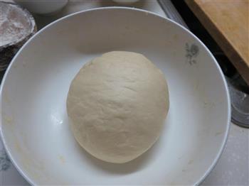毛毛虫豆沙面包的做法图解4