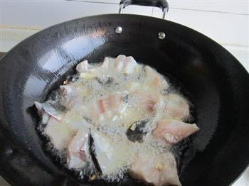 腐竹香菇炖鱼的做法步骤7