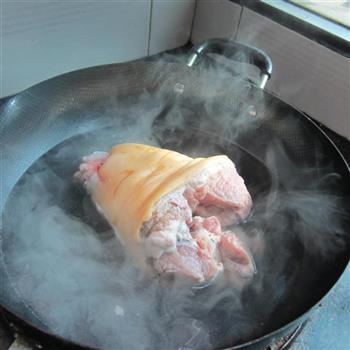 东坡肉蒸香芋的做法步骤2