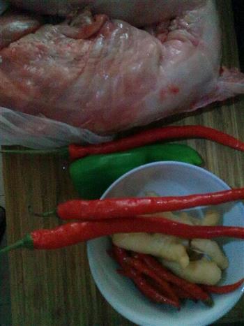 泡椒韭菜炒兔肉的做法步骤1